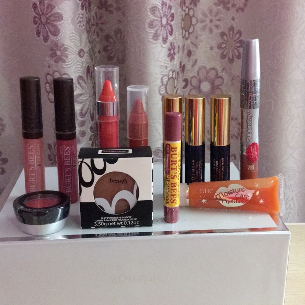 Mix brand new make up set: 9 pieces